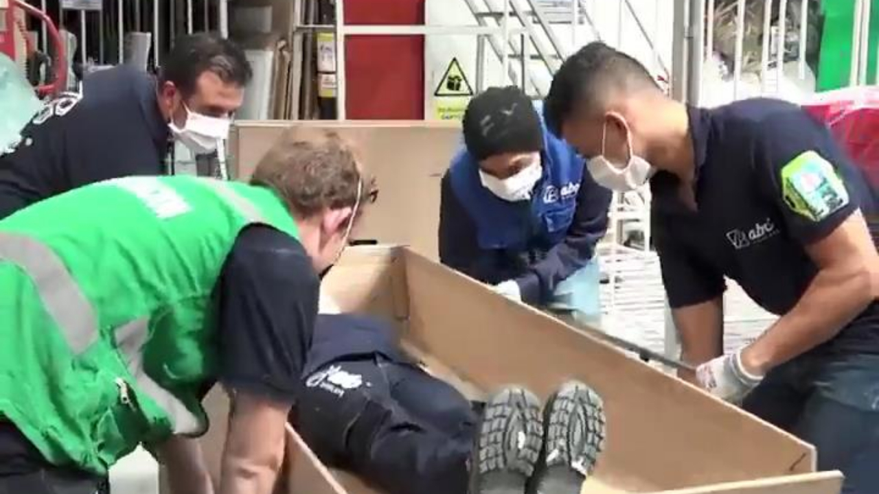 【搬运】一键送葬式病床 病床棺材二合一
